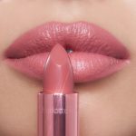 Icon Baby on fair lips