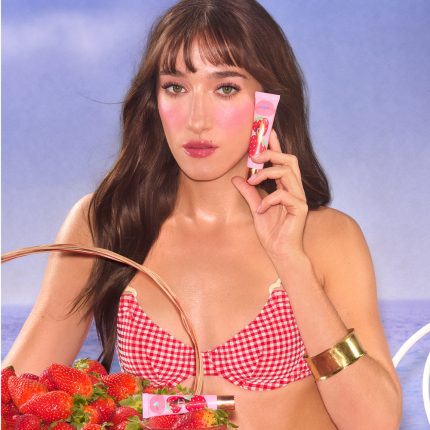UNREAL LIP OIL strawberry vanilla grain MODEL