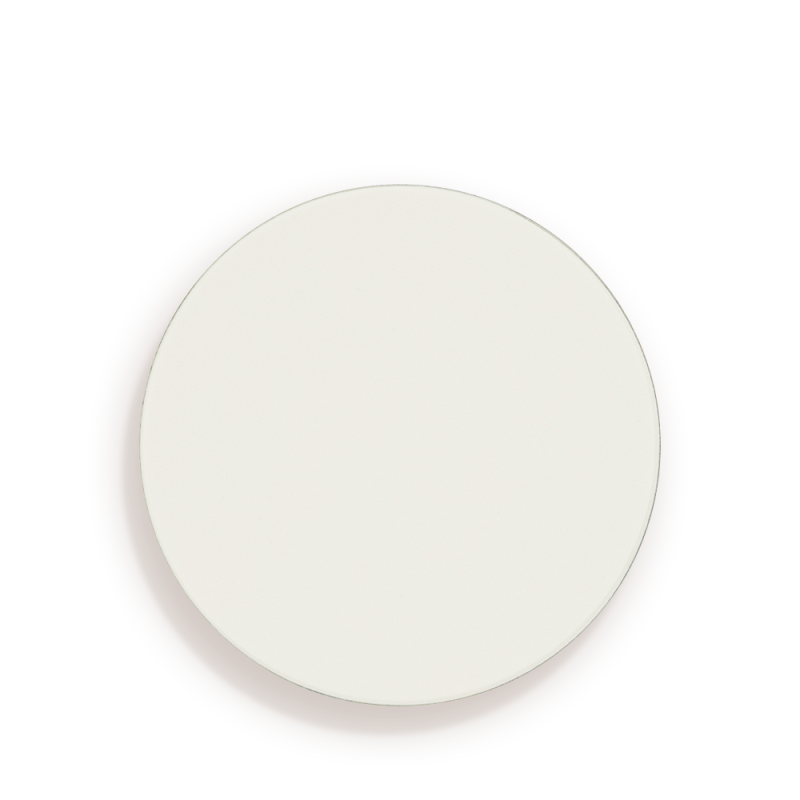 Swatch of a brightening, setting powder compacts in white.