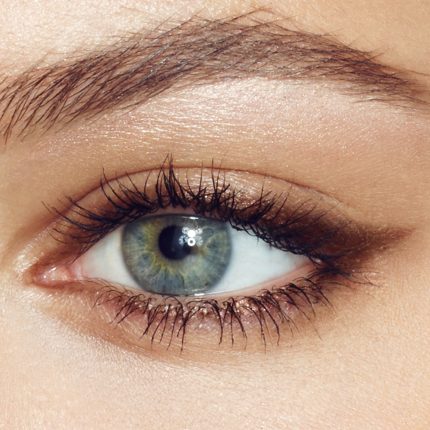 Shimmering Brown Eyeliner model